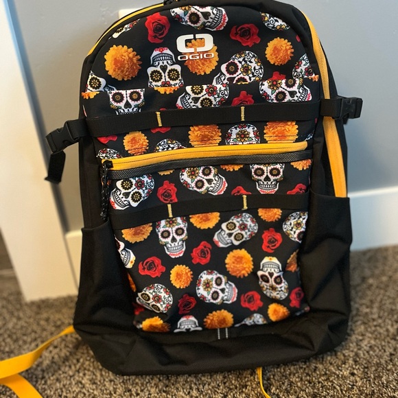 Ogio Aloha 20 L Backpack with Sugar Skulls - Picture 1 of 9